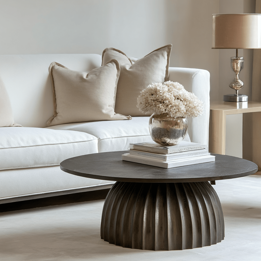 Dunkelbrauner runder Couchtisch